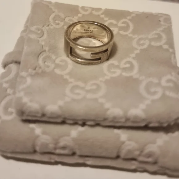Gucci Cutout G Band Ring With COA - Picture 3 of 4